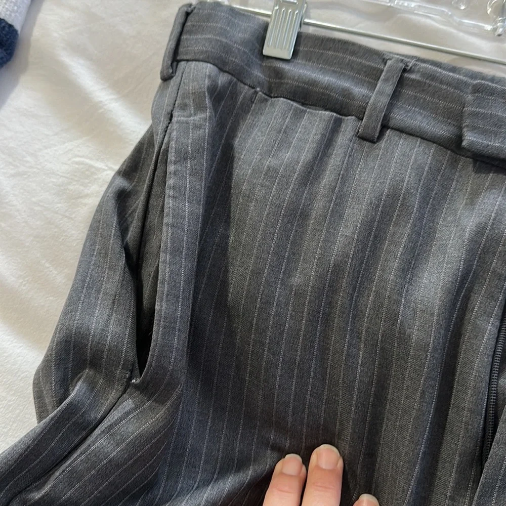 GUCCI wool trousers/slacks. - Picture 9 of 10